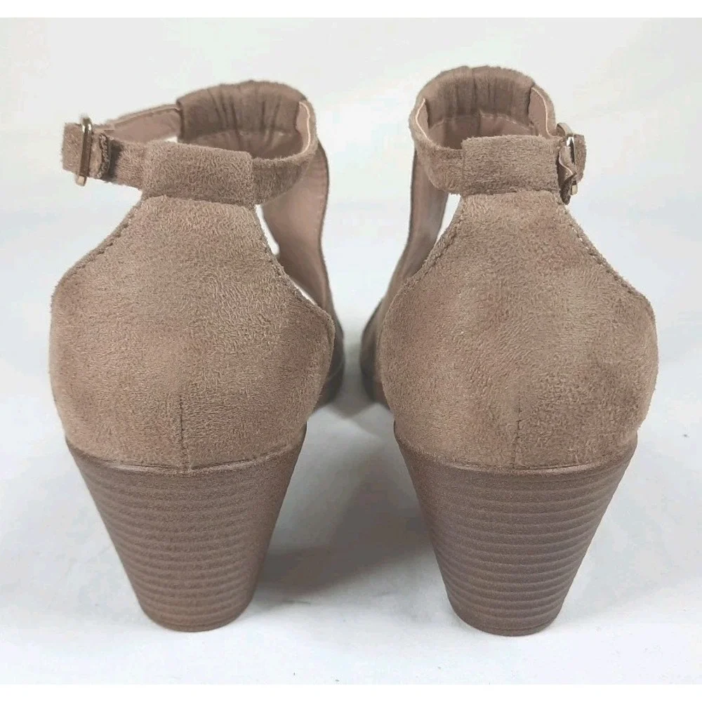 NEW Journee Collection Kedzie Women's Wedges Taupe‎ Size 9